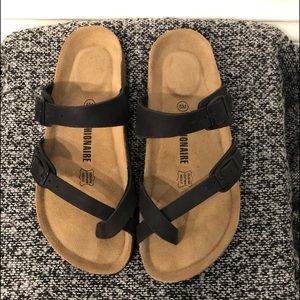 Black strap sandal! Size 8 brand new!